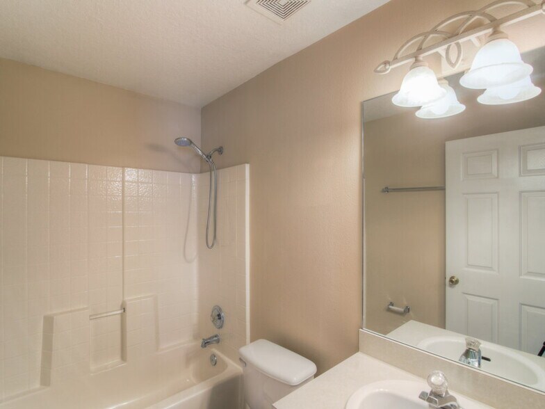 Building Photo - 3813 Kyle Dr