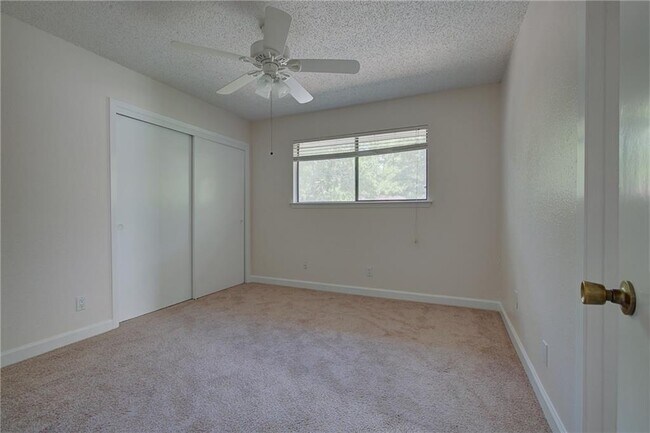 Building Photo - 8402 Tallwood Dr