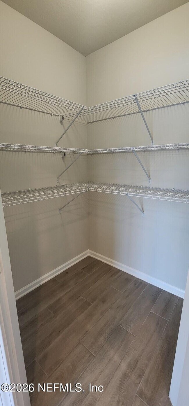 Building Photo - 226 Lost Lake Dr