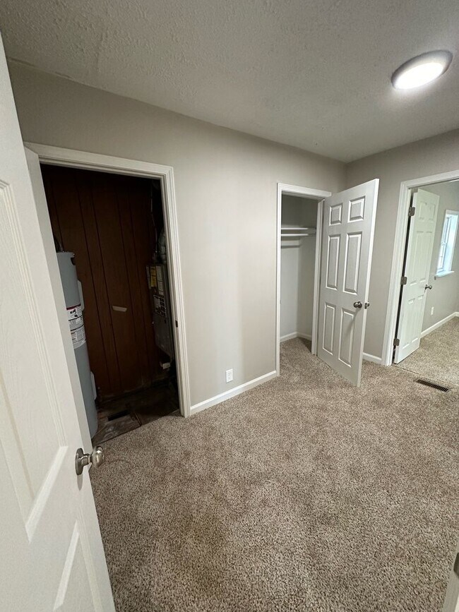 Building Photo - 314-316 Marshall Dr