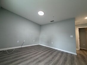 Building Photo - 1210 Ave Z SE