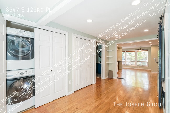 Building Photo - 8547 S 123rd Pl