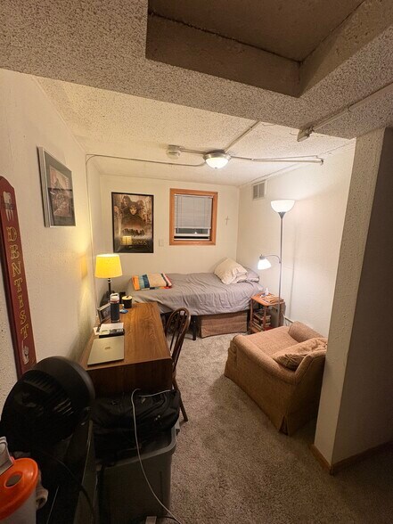 Building Photo - 915 La Crosse St