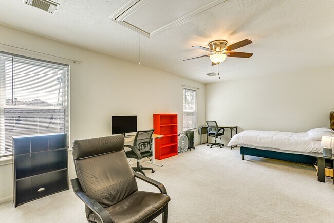 Building Photo - 618 Bending Bough Dr