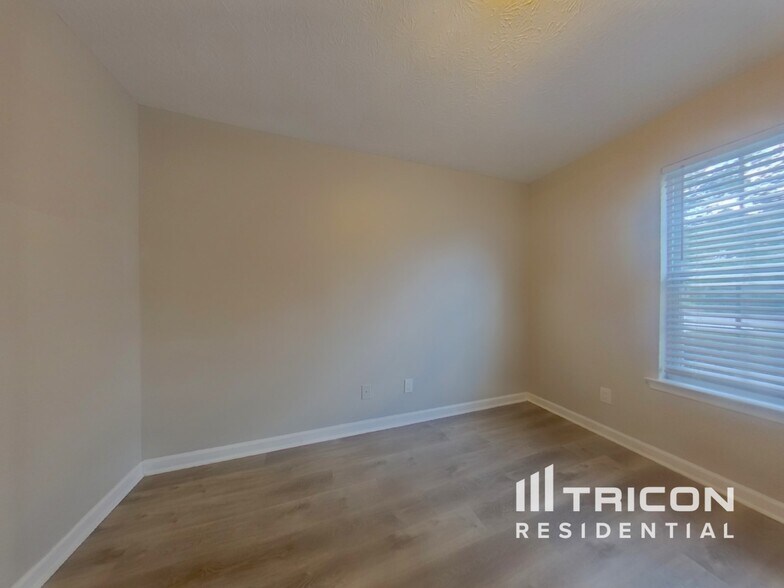 Building Photo - 10622 Cherry Cove