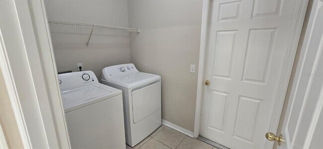 Building Photo - 911 Gloucester Ct