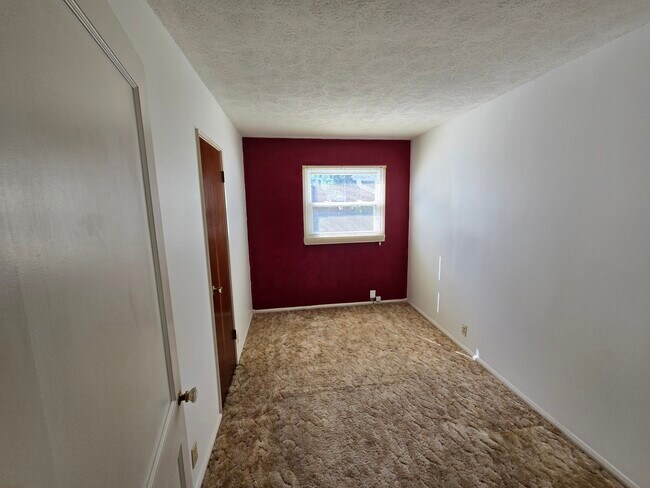 Building Photo - 835 E Edwards Ave