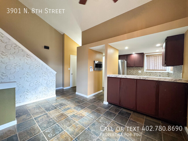 Building Photo - Fully remodeled townhome for rent!