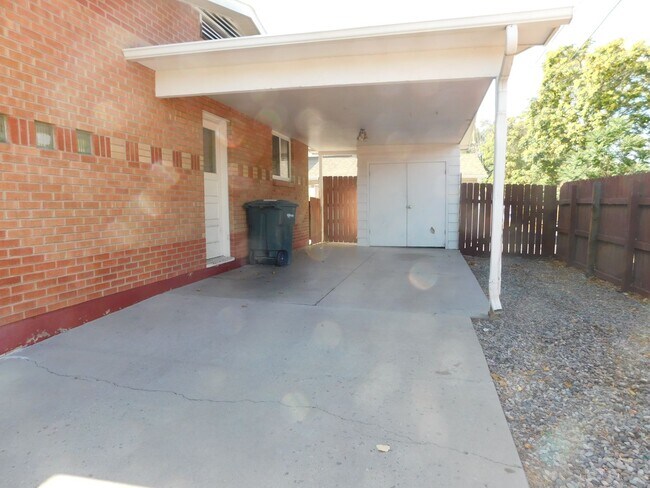 Building Photo - 941 Walnut Ave