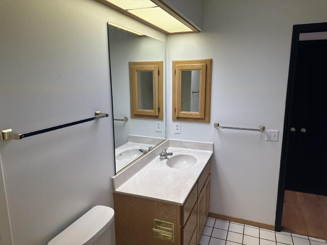 Building Photo - 4 Lois Ln