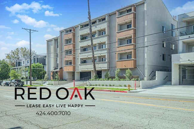 Building Photo - 4651 Cahuenga Blvd