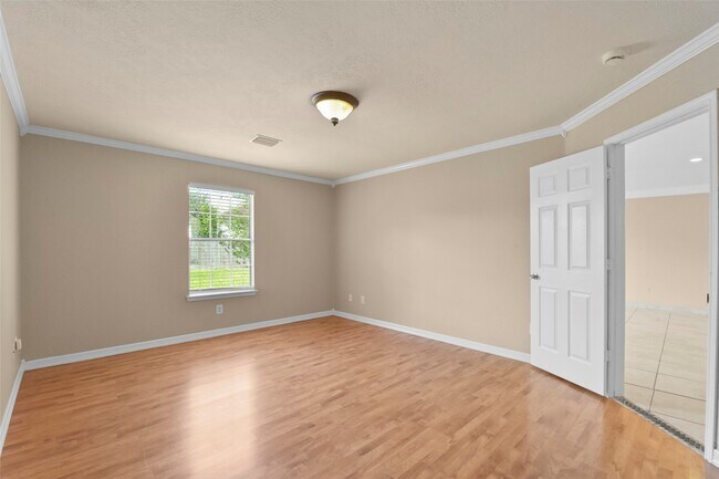 Building Photo - 9230 Eaglewood Spring Dr