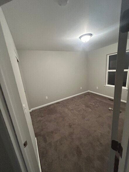 Building Photo - 205 Almond Tree Dr