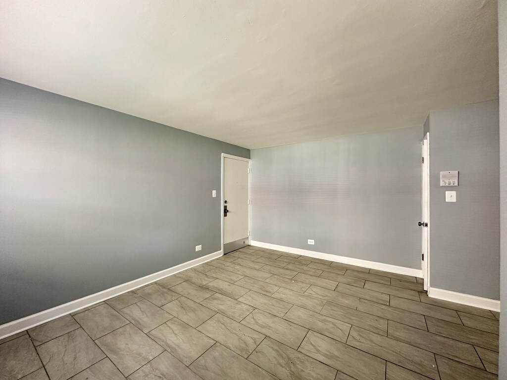 Building Photo - 6725 N California Ave