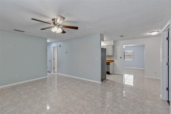 Building Photo - 2711 N Dellwood Dr
