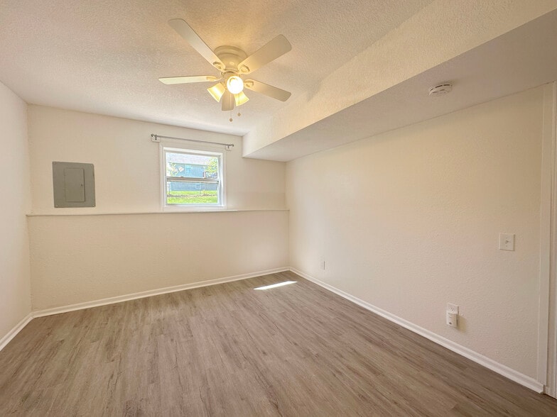 Building Photo - 1417 La Chateau Dr