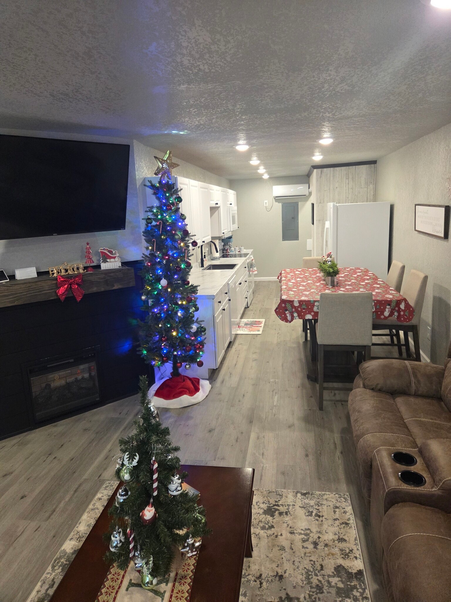 Building Photo - 2741 May St