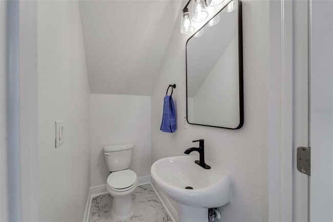 Building Photo - 1933 W Chestnut St