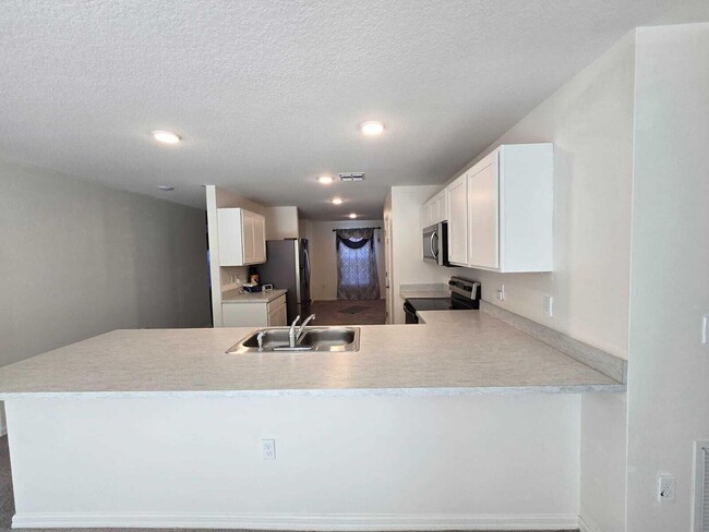 Building Photo - 4336 SW Yamada Dr