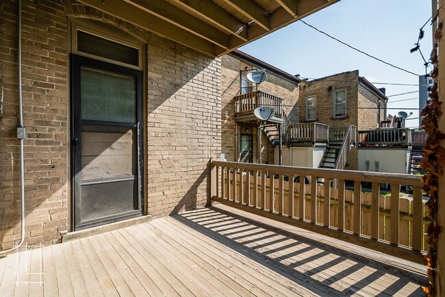 Building Photo - 35 Lundy St