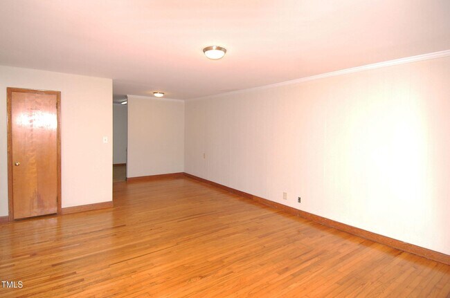 Building Photo - 3206