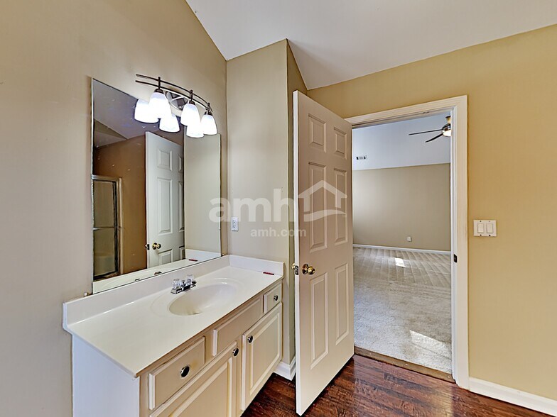 Building Photo - 1852 Clear Springs Ln