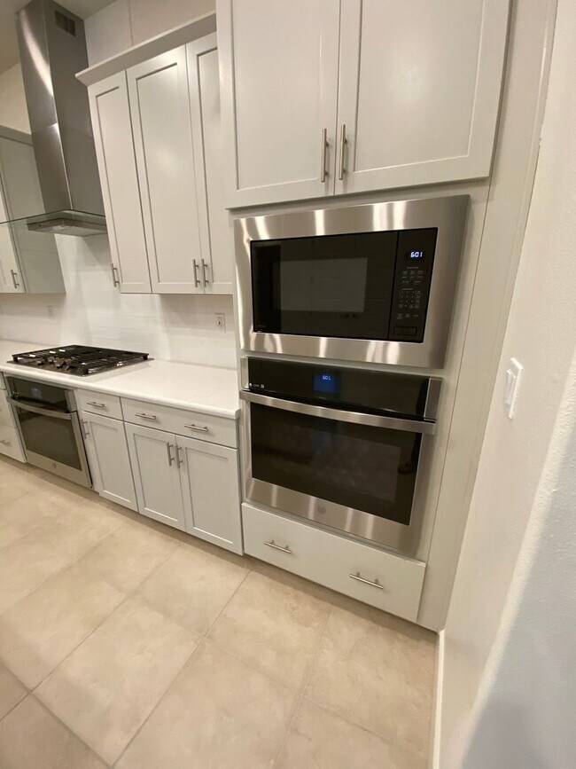 Building Photo - SAVE MONEY WITH SOLAR! Stunning Russell Ranch Home in Folsom Ranch – 3 Bedrooms + Office!