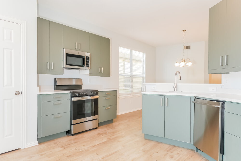 Building Photo - 9867 Walnut Hill Dr