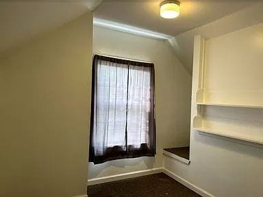 Building Photo - "Charming 2-Bedroom Home with Spacious 1,5...