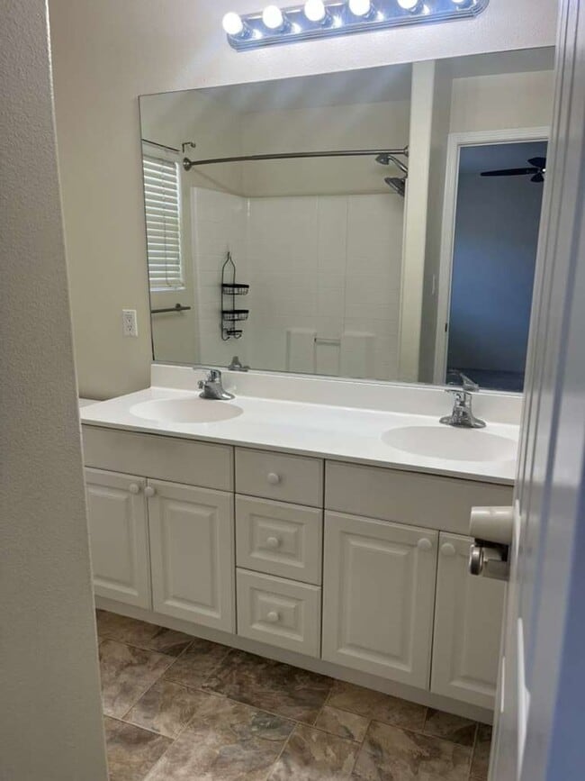 Building Photo - 3 bed 2.5 Bath 2 car garage/ Central AC/ Ewa Beach!