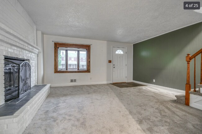 Building Photo - 3 Bedroom with Huge Rear yard
