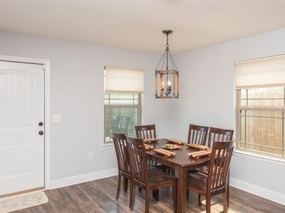 Building Photo - 452 Evening Falls Dr