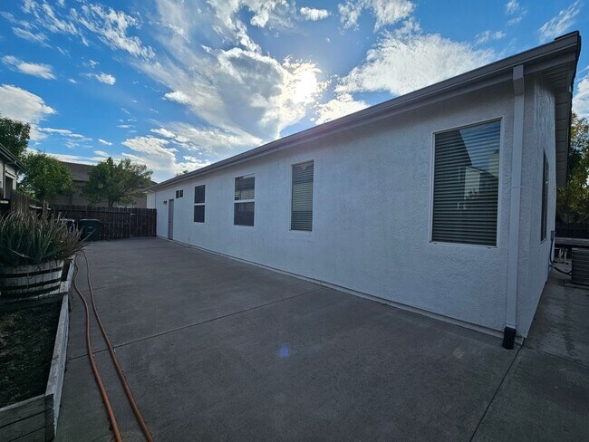 Building Photo - Single story home in Sylvan School District!