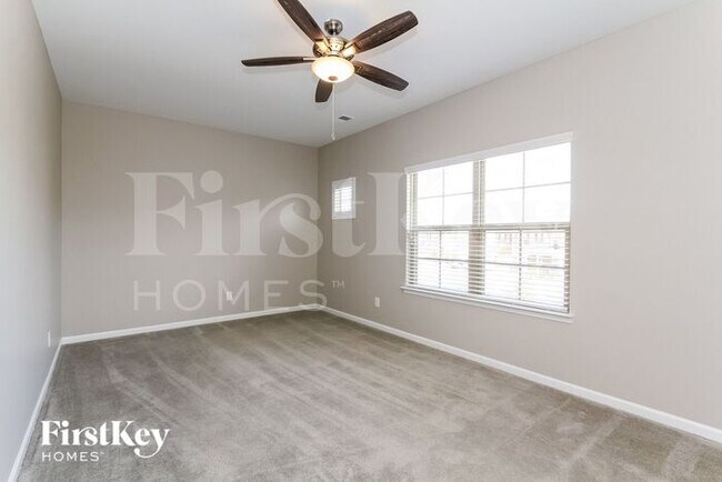 Building Photo - 11370 Cedarvale Farm Pkwy