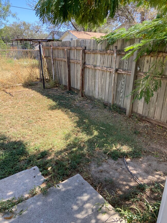 Building Photo - 1305 State St