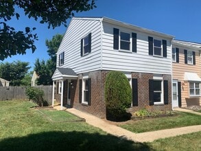 Building Photo - 2 Story, 3 bedroom, 1.5 bath Townhome in Glen Burnie