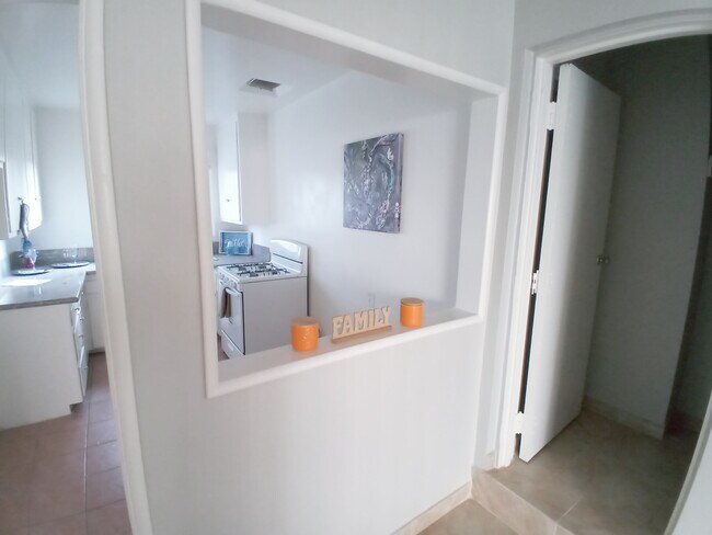 Building Photo - 1801 N Gramercy Pl