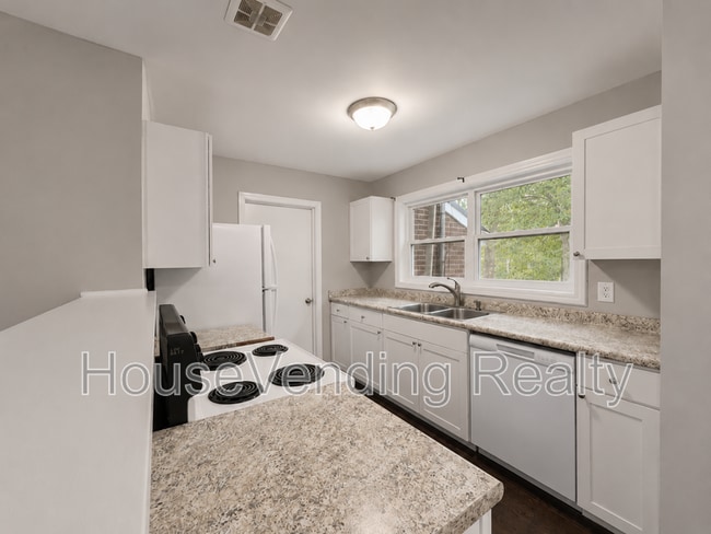 Building Photo - 619 Tarpley St