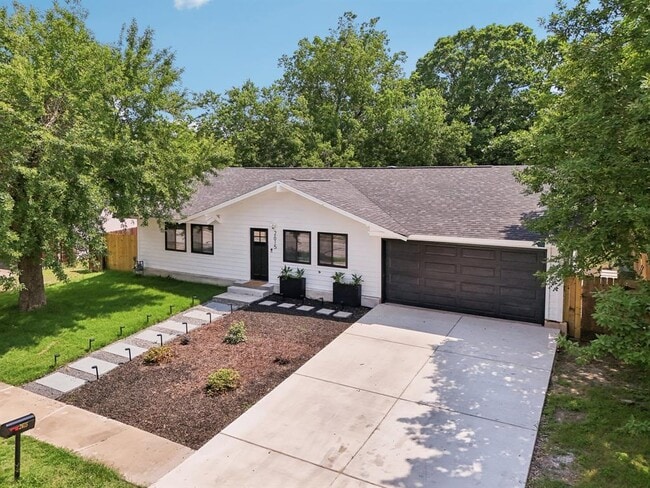 Building Photo - 2615 Baxter Dr