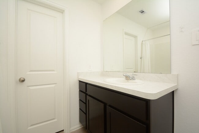 Building Photo - 379 Jewett Meadow Dr