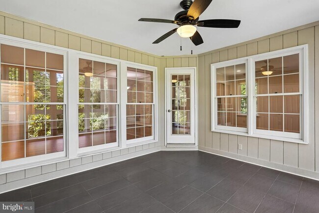 Building Photo - 5717 Brewer House Cir