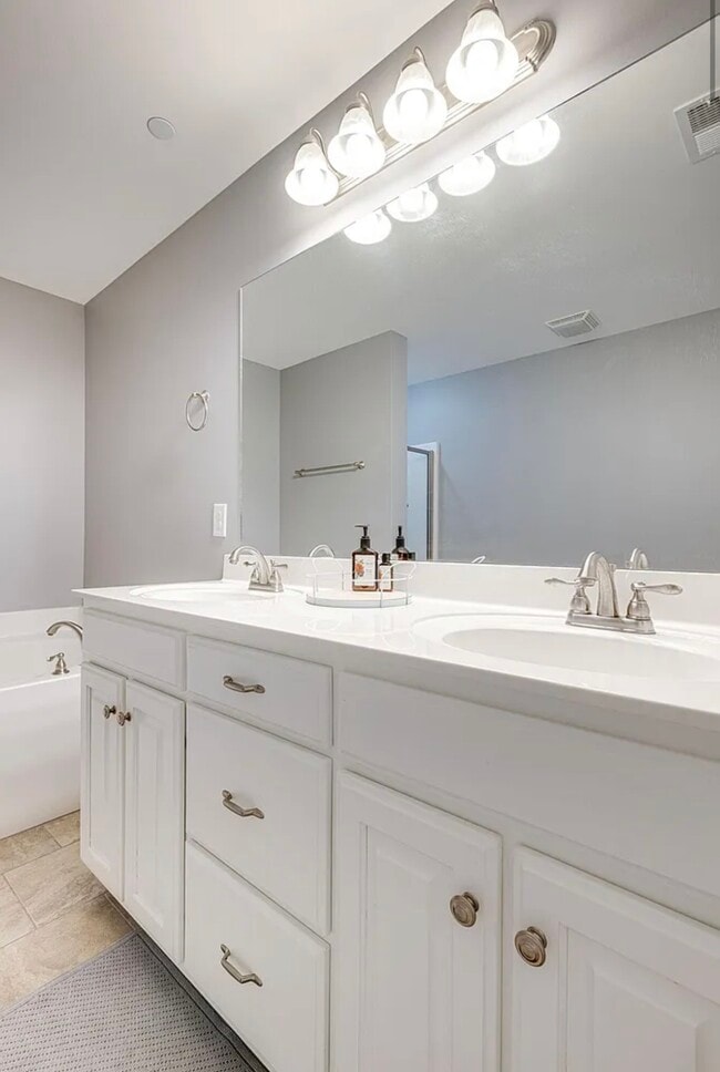 Building Photo - 1003 Irish Way