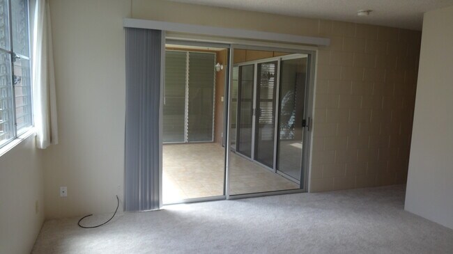 Building Photo - Haleloa II, End building, 2-parking, 1 Yea...