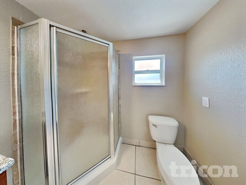 Building Photo - 5601 N 16th St