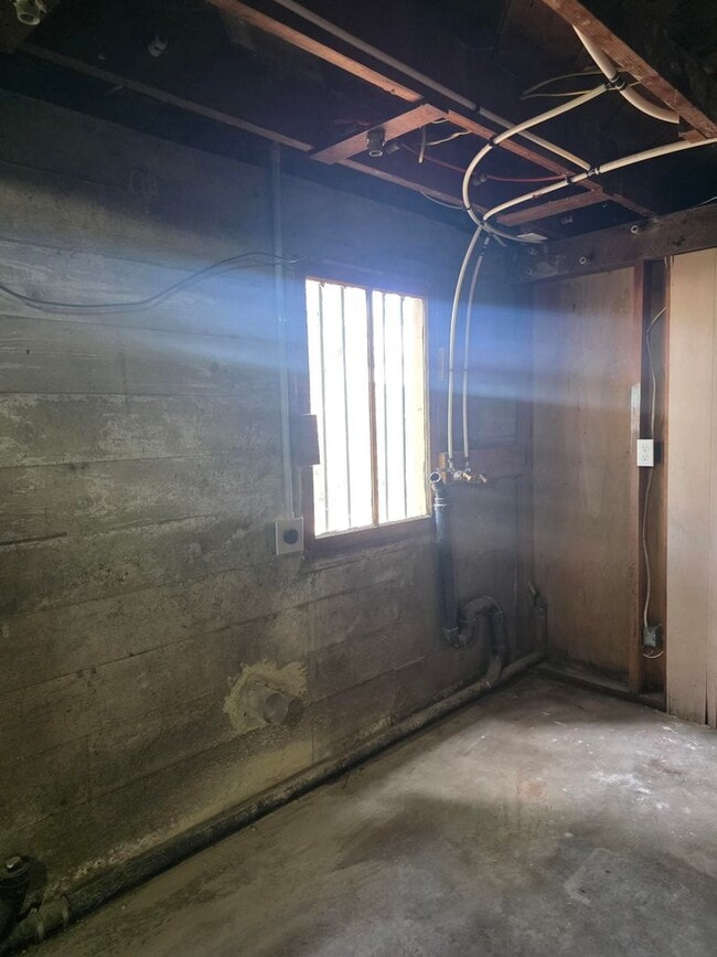 Building Photo - 2 bedroom home in West Bremerton