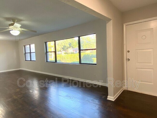 Building Photo - 1612 E 33rd Ave