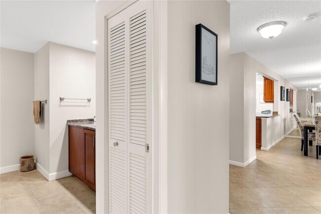 Building Photo - 150 Belleview Blvd