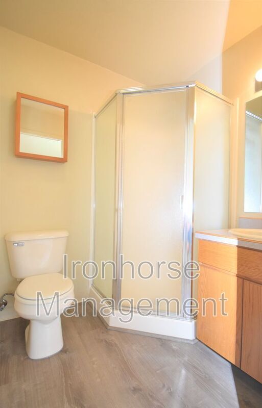 Building Photo - 509 Hunters Way