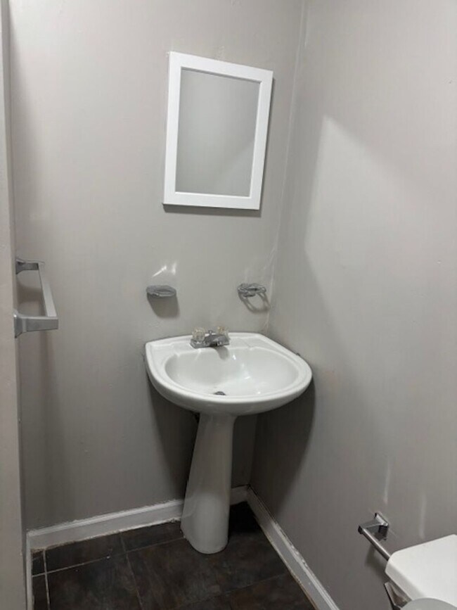 Building Photo - 3416 Kensington Ave