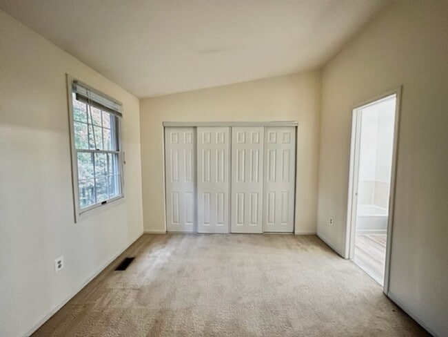 Building Photo - 17120 Briardale Rd